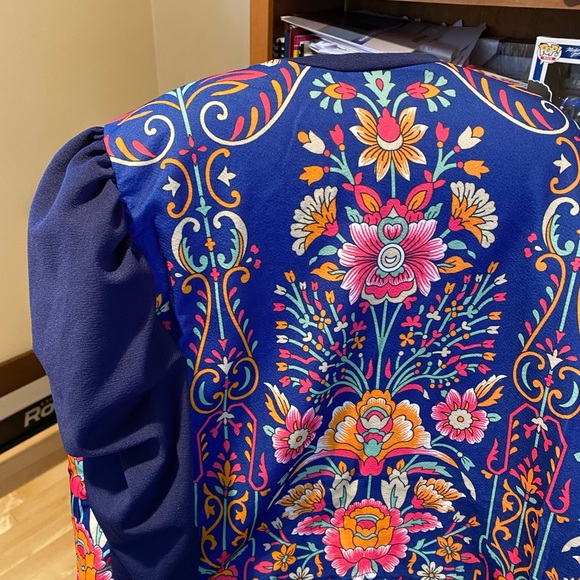 NWT Pink and Blue printed top and solid navy balloon sleeves with gold buttons - Picture 2 of 4